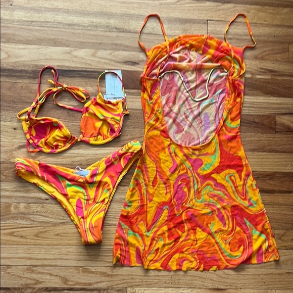 NWT WEWOREWHAT paradise marble bikini set includes coverup SIZE MEDIUM